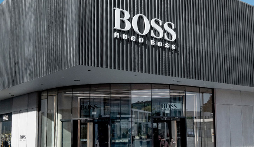 Aussenseite eines Factory Outlet Geschäfts mit BOSS Schriftzug (Foto)