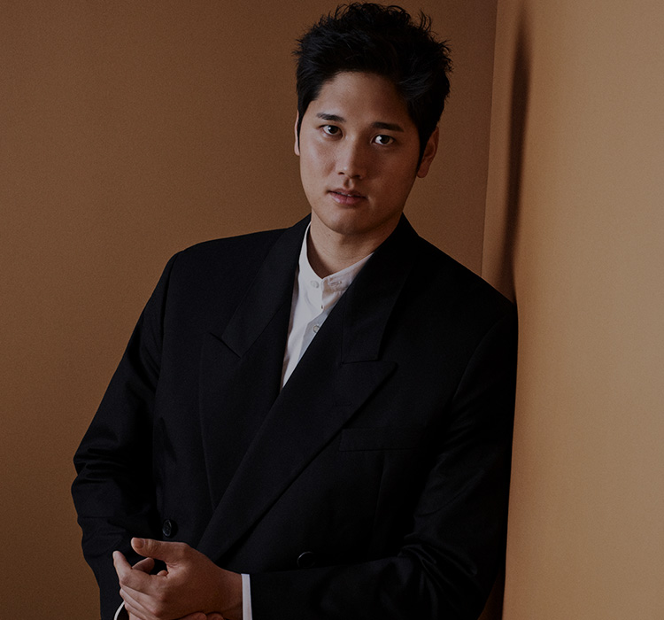 Powerful Brands – Wang Shun in klassischem Anzug (Foto)