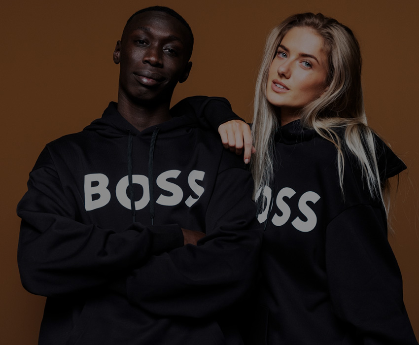 Powerful Brands – Khaby Lame und Alicia Schmidt in dunklem BOSS Hoodie (Foto)